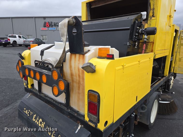 image for item EC4030 2010 Isuzu NPR street sweeper truck