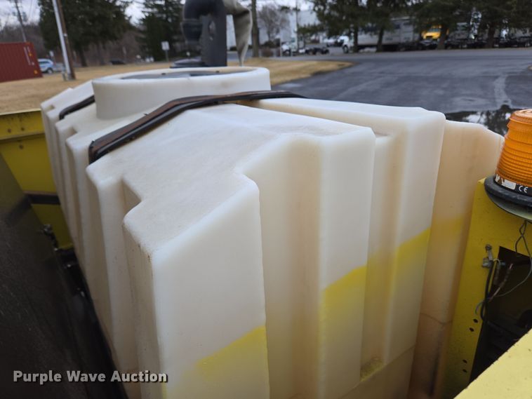 image for item EC4030 2010 Isuzu NPR street sweeper truck