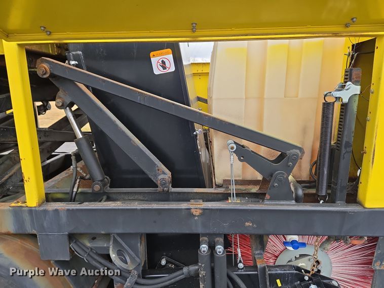 image for item EC4030 2010 Isuzu NPR street sweeper truck