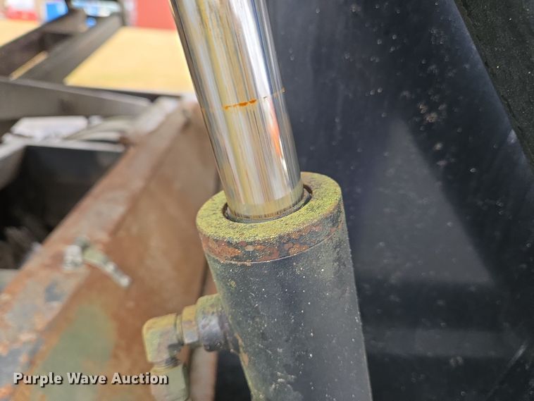 image for item EC4030 2010 Isuzu NPR street sweeper truck