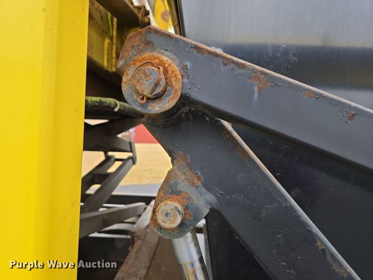 image for item EC4030 2010 Isuzu NPR street sweeper truck