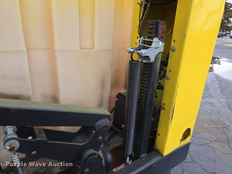 image for item EC4030 2010 Isuzu NPR street sweeper truck