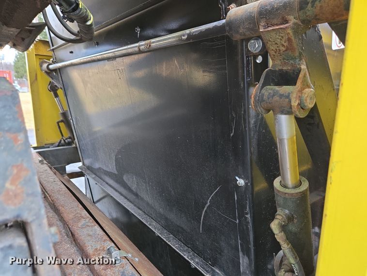 image for item EC4030 2010 Isuzu NPR street sweeper truck