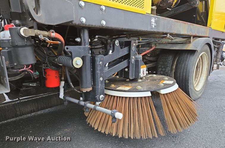 image for item EC4030 2010 Isuzu NPR street sweeper truck