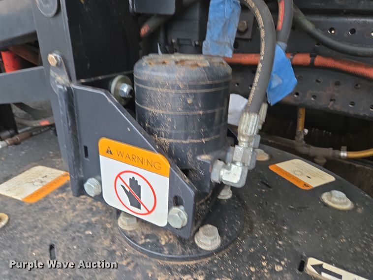 image for item EC4030 2010 Isuzu NPR street sweeper truck