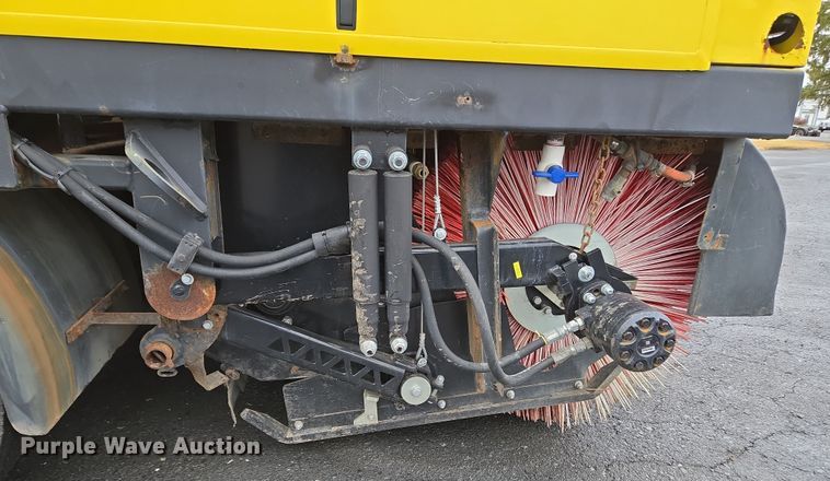 image for item EC4030 2010 Isuzu NPR street sweeper truck