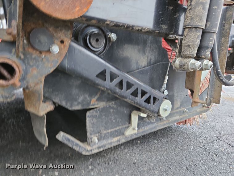 image for item EC4030 2010 Isuzu NPR street sweeper truck