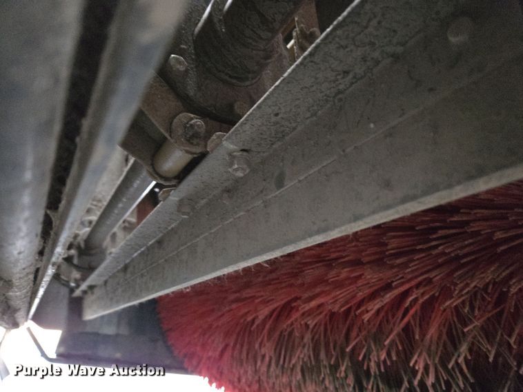 image for item EC4030 2010 Isuzu NPR street sweeper truck