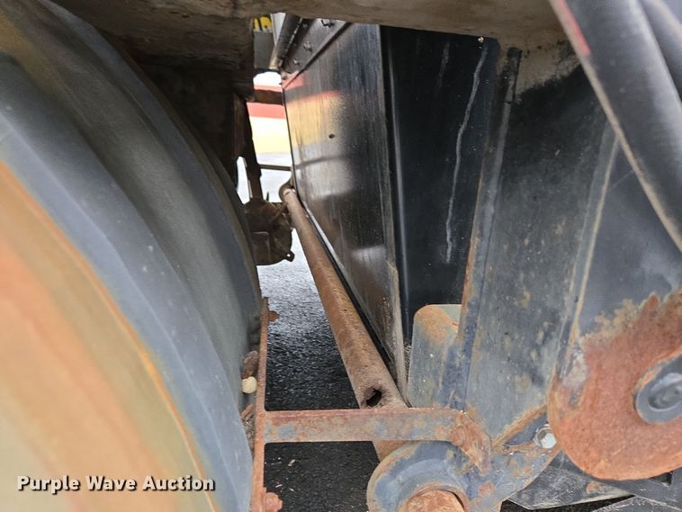 image for item EC4030 2010 Isuzu NPR street sweeper truck