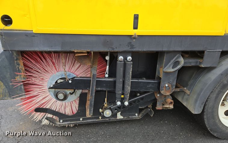 image for item EC4030 2010 Isuzu NPR street sweeper truck