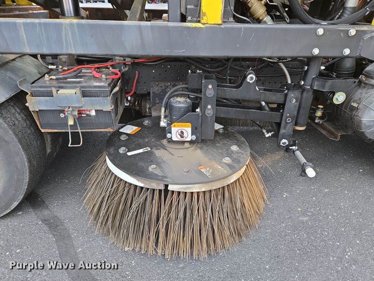 image for item EC4030 2010 Isuzu NPR street sweeper truck