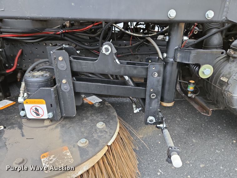 image for item EC4030 2010 Isuzu NPR street sweeper truck