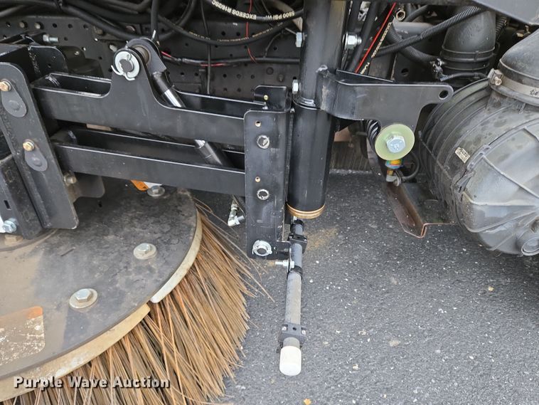 image for item EC4030 2010 Isuzu NPR street sweeper truck