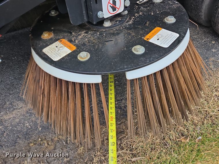 image for item EC4030 2010 Isuzu NPR street sweeper truck