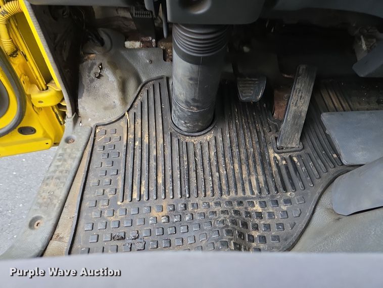 image for item EC4030 2010 Isuzu NPR street sweeper truck