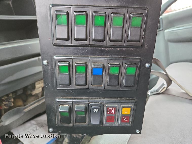 image for item EC4030 2010 Isuzu NPR street sweeper truck