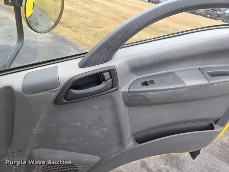 image for item EC4030 2010 Isuzu NPR street sweeper truck