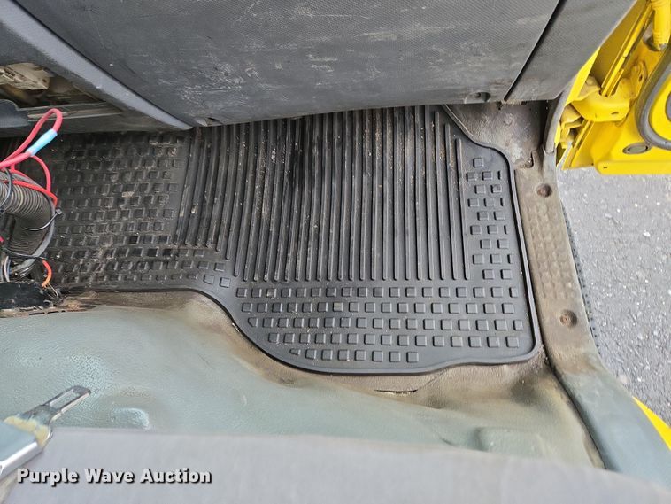 image for item EC4030 2010 Isuzu NPR street sweeper truck