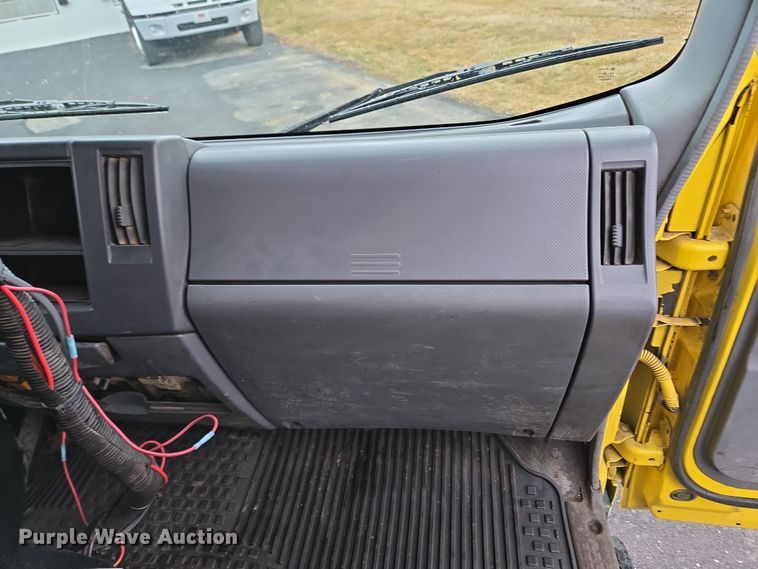 image for item EC4030 2010 Isuzu NPR street sweeper truck