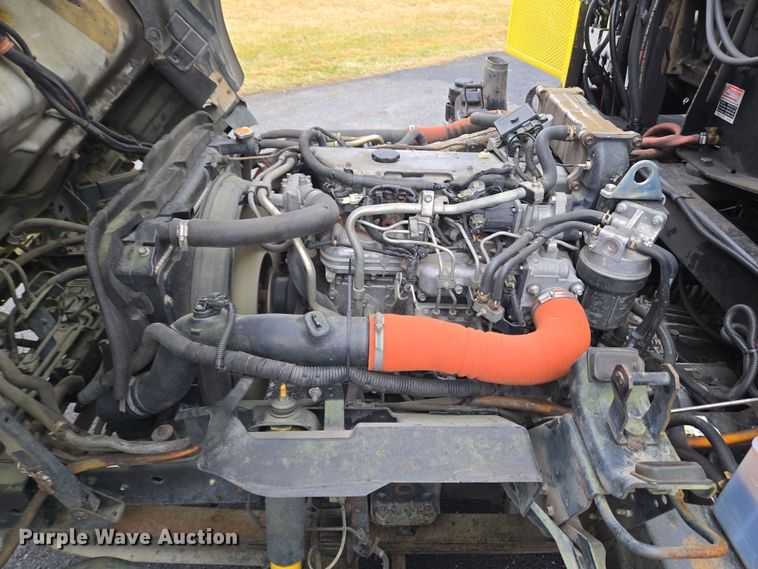 image for item EC4030 2010 Isuzu NPR street sweeper truck