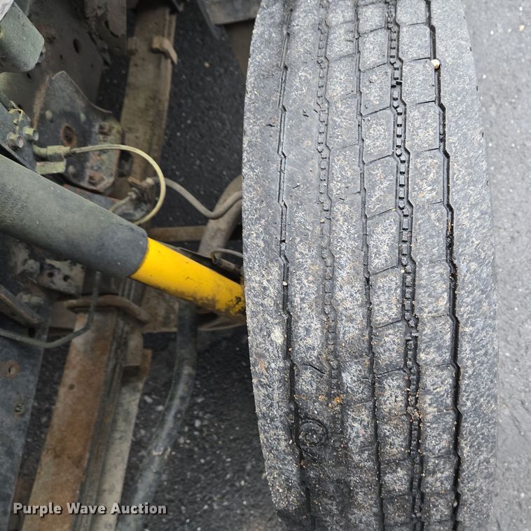 image for item EC4030 2010 Isuzu NPR street sweeper truck