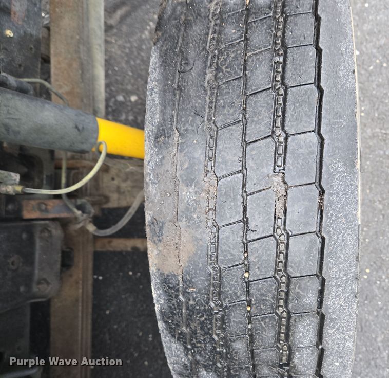 image for item EC4030 2010 Isuzu NPR street sweeper truck