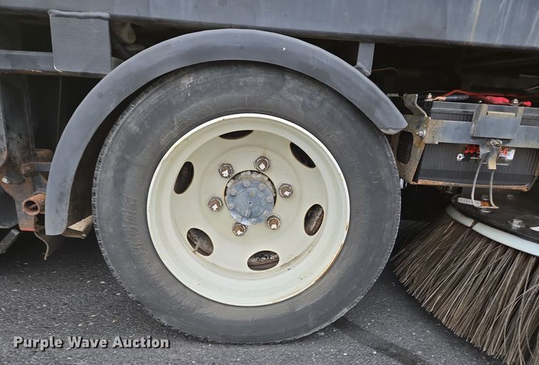 image for item EC4030 2010 Isuzu NPR street sweeper truck