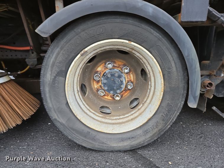 image for item EC4030 2010 Isuzu NPR street sweeper truck