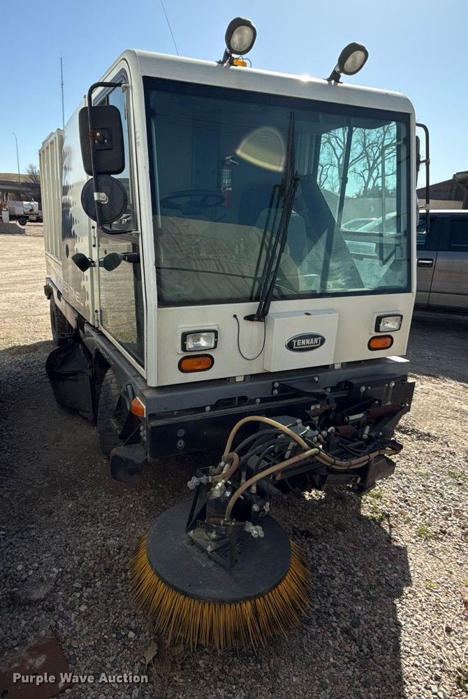 image for item ED3983 2015 Tennant Sentinel street sweeper
