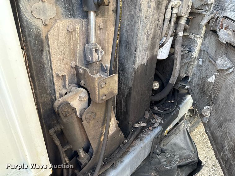 image for item ED3983 2015 Tennant Sentinel street sweeper