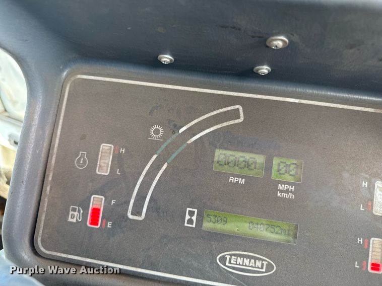 image for item ED3983 2015 Tennant Sentinel street sweeper