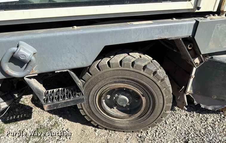 image for item ED3983 2015 Tennant Sentinel street sweeper