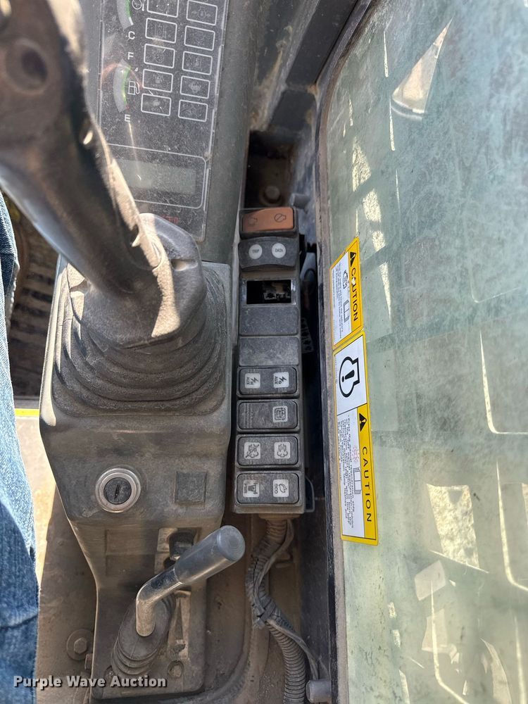 image for item ED3984 2016 Takeuchi TL12 tracked skid steer loader