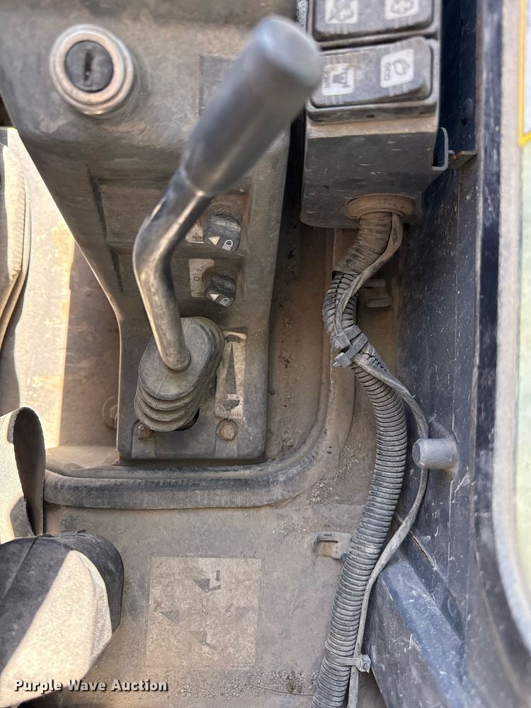 image for item ED3984 2016 Takeuchi TL12 tracked skid steer loader