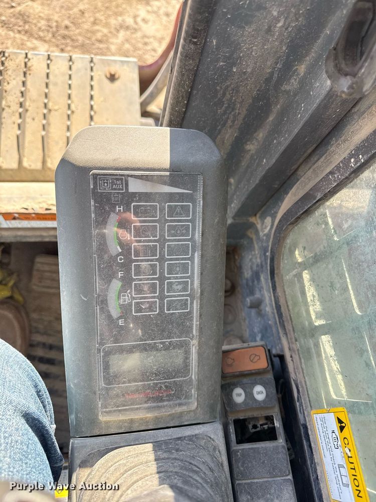 image for item ED3984 2016 Takeuchi TL12 tracked skid steer loader