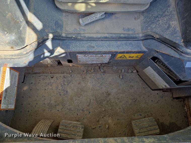 image for item ED3985 2016 Takeuchi TL12V2 tracked skid steer loader