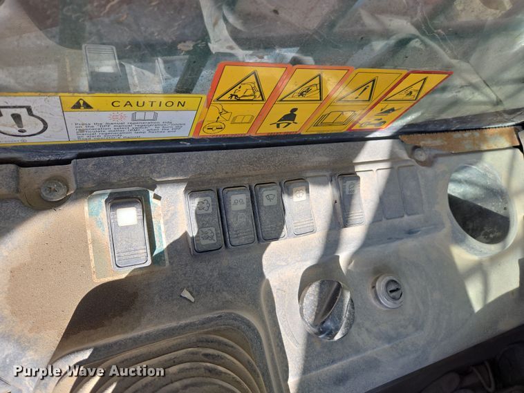 image for item ED3985 2016 Takeuchi TL12V2 tracked skid steer loader