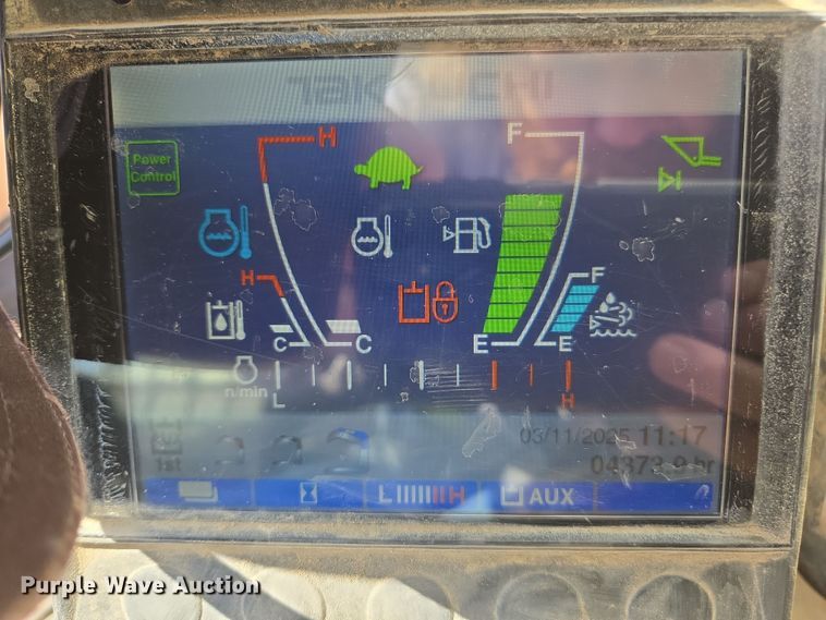 image for item ED3985 2016 Takeuchi TL12V2 tracked skid steer loader