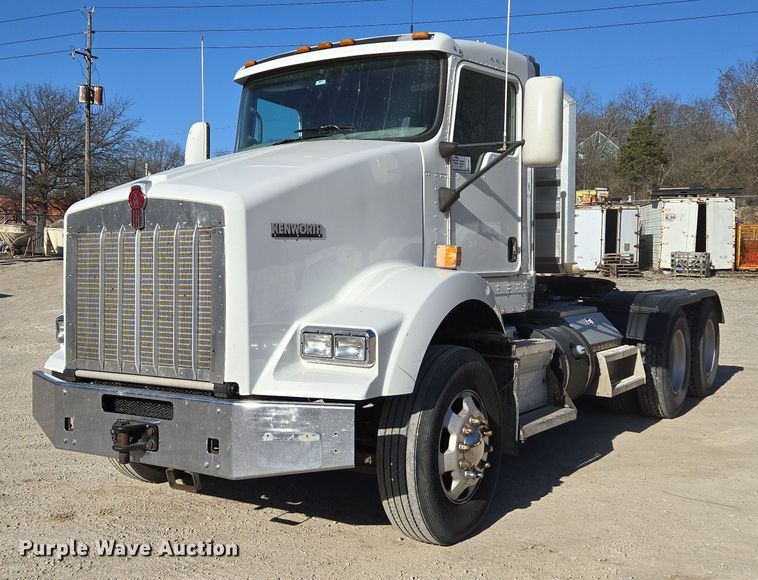 image for item ED3987 2012 Kenworth T800 semi truck