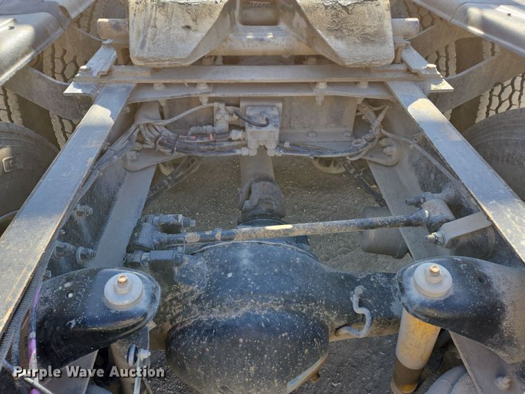 image for item ED3987 2012 Kenworth T800 semi truck