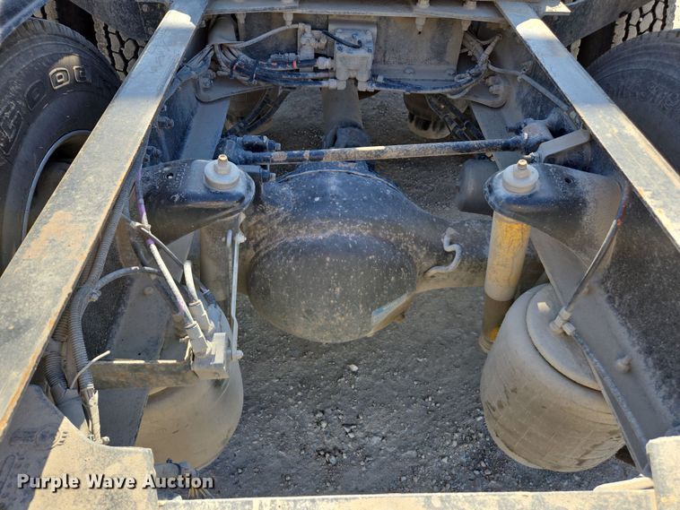 image for item ED3987 2012 Kenworth T800 semi truck