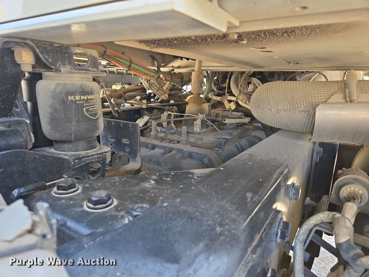 image for item ED3987 2012 Kenworth T800 semi truck