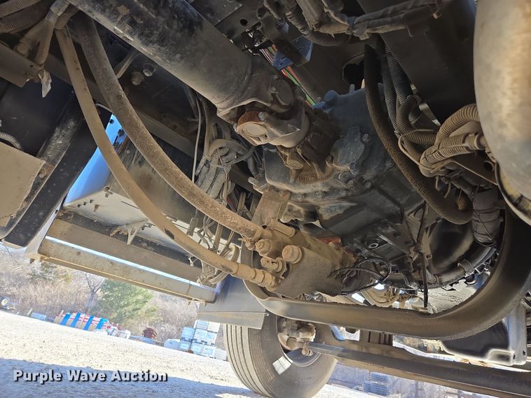 image for item ED3987 2012 Kenworth T800 semi truck