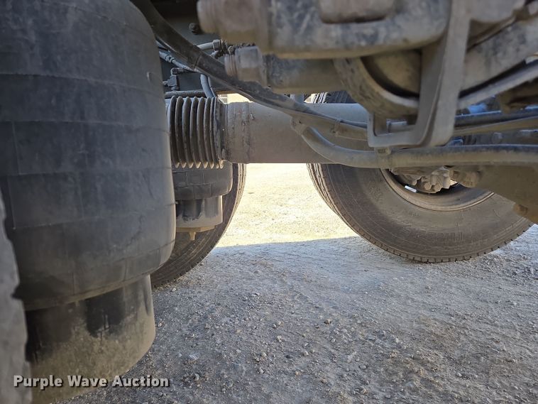 image for item ED3987 2012 Kenworth T800 semi truck