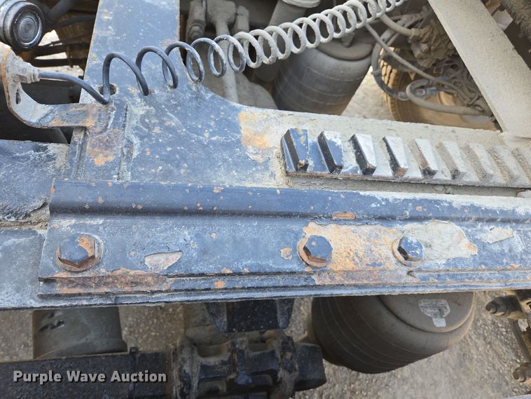 image for item ED3987 2012 Kenworth T800 semi truck