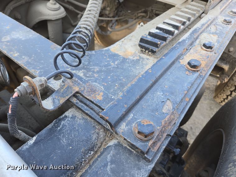 image for item ED3987 2012 Kenworth T800 semi truck