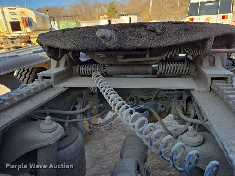 image for item ED3987 2012 Kenworth T800 semi truck