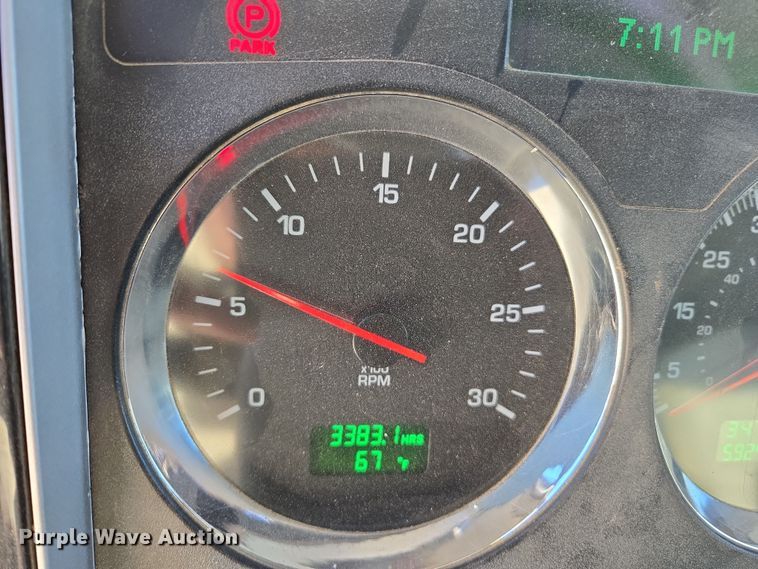 image for item ED3987 2012 Kenworth T800 semi truck