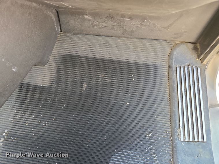 image for item ED3987 2012 Kenworth T800 semi truck