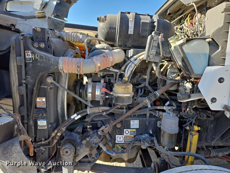 image for item ED3987 2012 Kenworth T800 semi truck